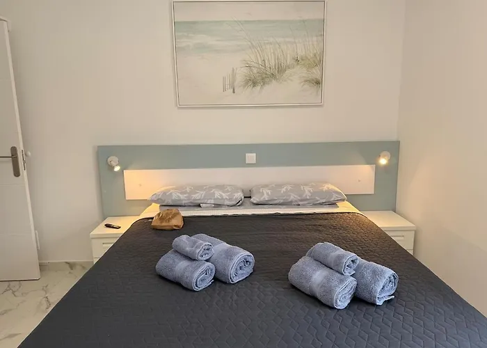 Location C, Americas, Pool View Sunny Wifi Apartman *