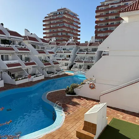 Location C, Americas, Pool View Sunny Wifi