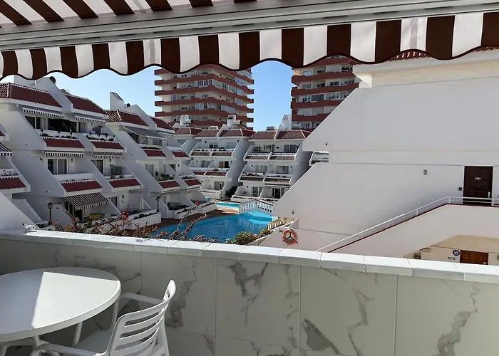 Location C, Americas, Pool View Sunny Wifi Apartment *