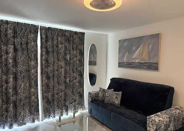 Location C, Americas, Pool View Sunny Wifi Apartment