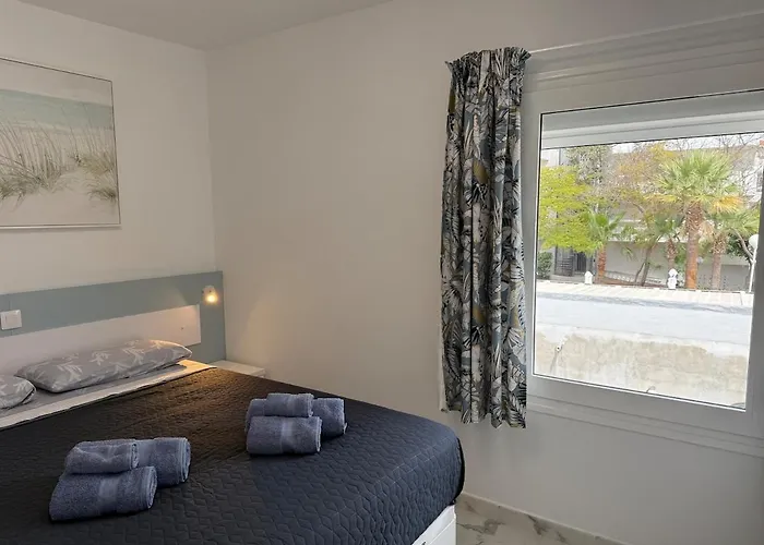 Location C, Americas, Pool View Sunny Wifi Apartament *